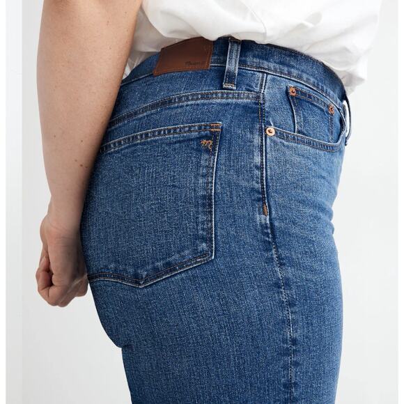 Madewell NWOT Slim Wide-Leg Jeans in Crownridge Wash: Raw-Hem Edition Plus 32 - Picture 3 of 6